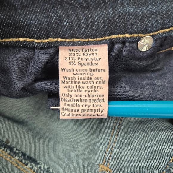 Juicy Couture Flaunt It Bottom Enhancing Dark Wash Denim Cuffed Bermudas size 10 - Picture 10 of 13